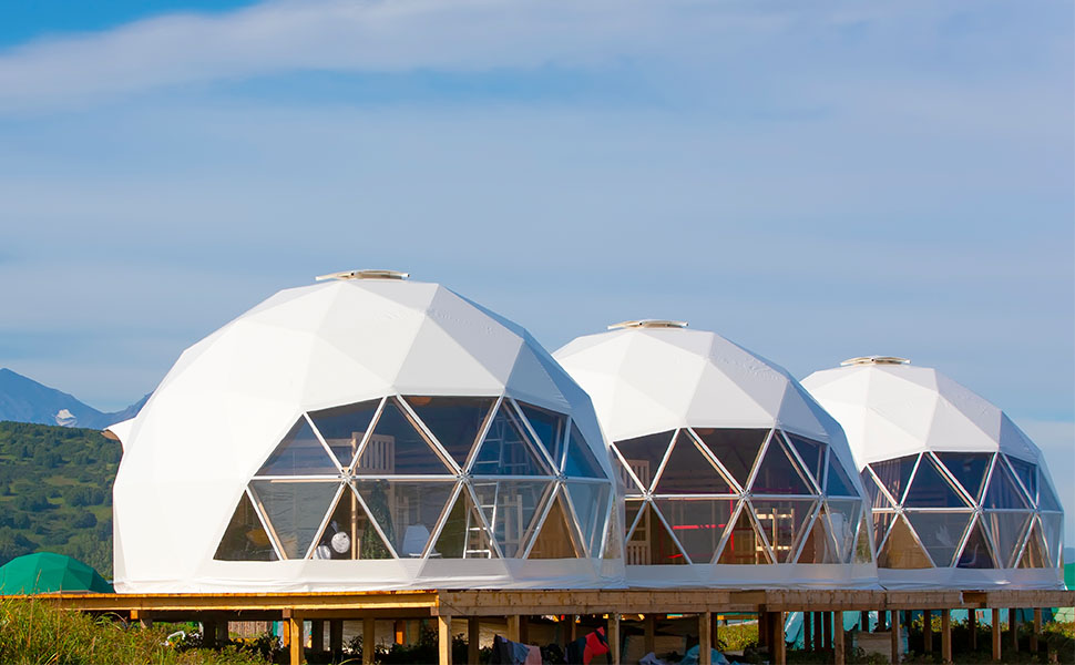 Dom Çadırların Kullanım Alanları: Glamping’den Etkinliklere Geniş Yelpaze