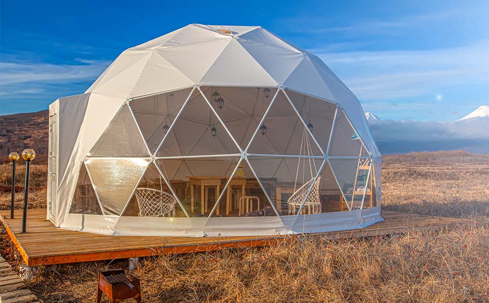 Dom Çadırların Glamping Deneyimine Katkısı: Lüks ve Doğanın Mükemmel Uyumu